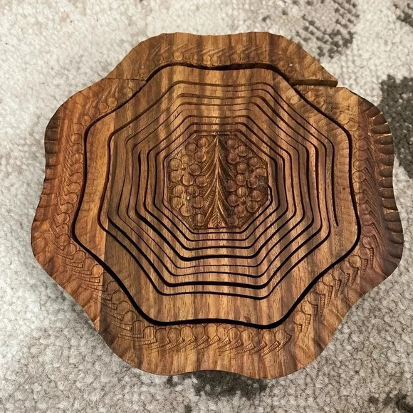 The Wooden Basket Co. Collapsing Basket - Picture 2 of 16